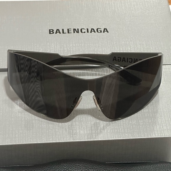 BALENCIAGA MONO CAT 2.0 SUNGLASSES - Picture 2 of 14